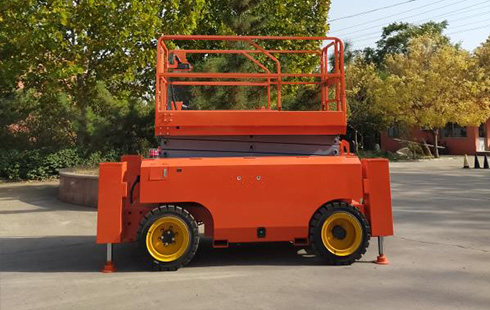 越野自行式升降平臺(tái)